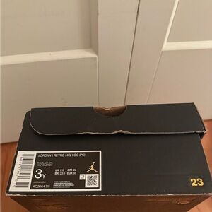 Jordan 1 Retro High OG PS Black and Gold Sneakers